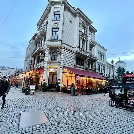 Old Town Central Studio 62 *